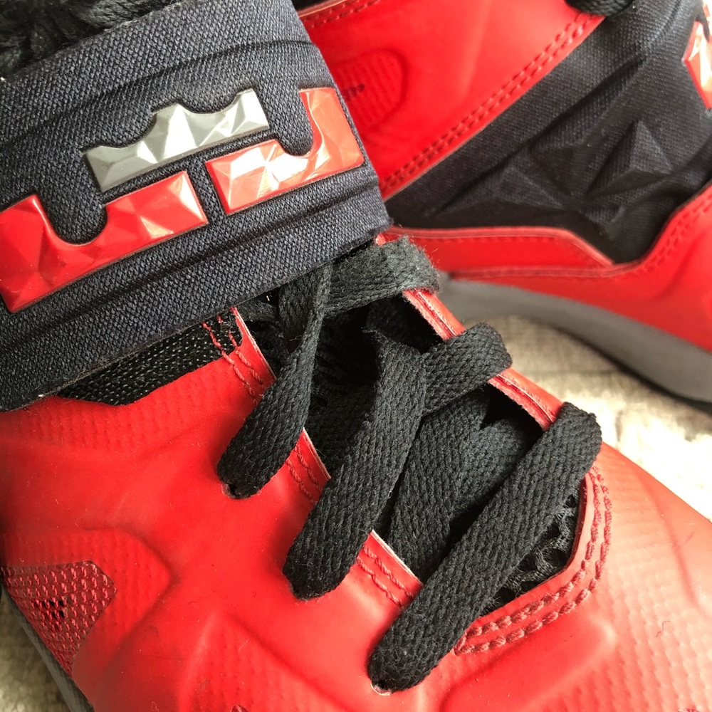 GLAM!!! Excellent condition red and black lebrons!